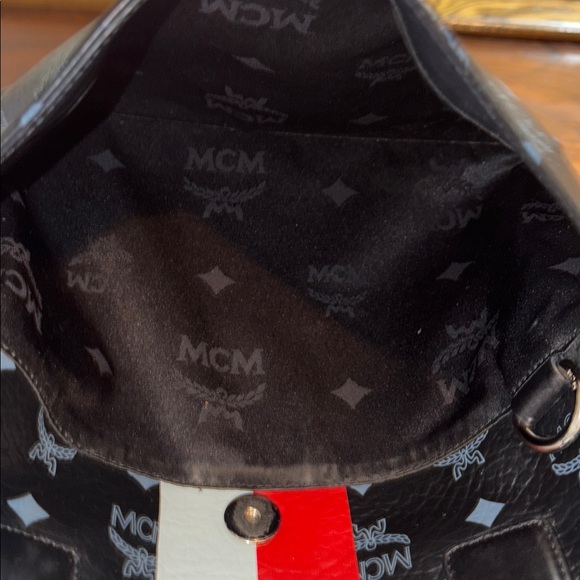 MCM Visetos Striped Princess Lion Laptop Bag - Picture 12 of 16